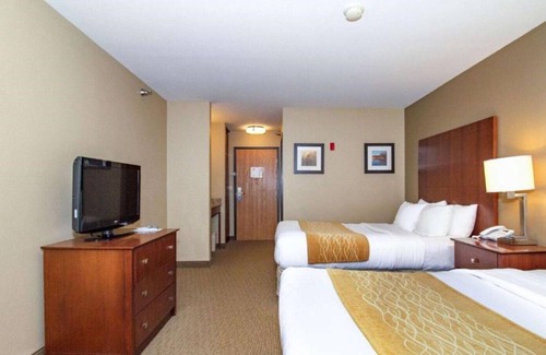 Carbon Cliff House | Spacious accommodations in East Moline !!