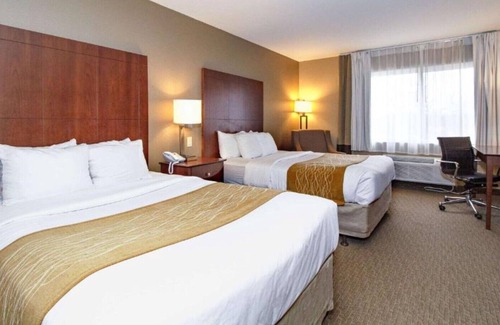 Carbon Cliff House | Spacious accommodations in East Moline !!