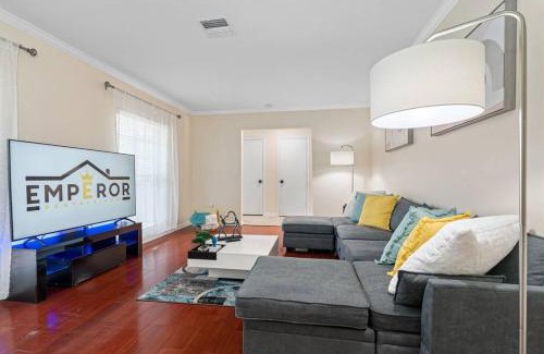 Brandon House | Spacious & Amazing Home w/Big Pool and Patio