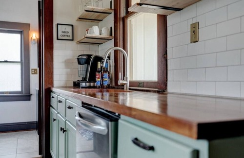 Pella House | Spacious and charming 4br home in downtown Pella