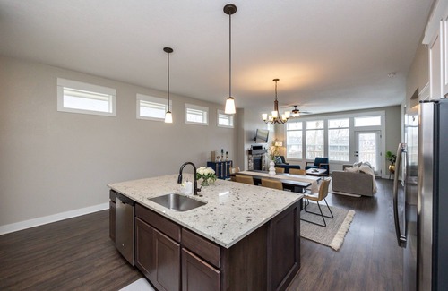 Urbandale House | Spacious and clean 4-bedroom townhome in Urbandale with fitness room, WiFi