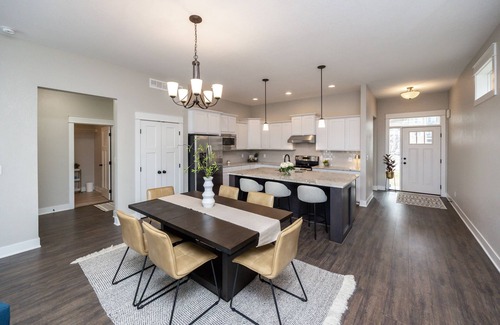 Urbandale House | Spacious and clean 4-bedroom townhome in Urbandale with fitness room, WiFi