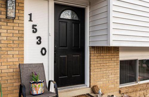 Longmont House | Spacious and Comfy Close to Everything Backyard