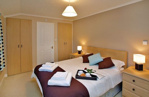 Westcott Cabin | Spacious and contemporary lodge with one king size double with ensuite shower and one twin.