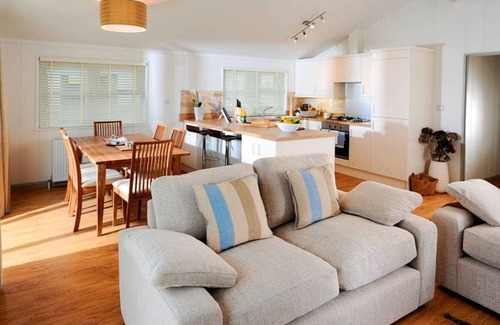 Westcott Cabin | Spacious and contemporary lodge with one king size double with ensuite shower and one twin.