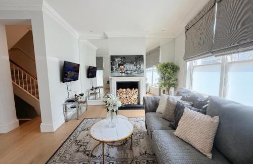 Churchill Villa | Spacious and cosy 3BRs 5F House in Heart of London