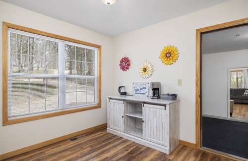 Golden House | Spacious and Private. Fire pit, game room. Ample parking. King beds!