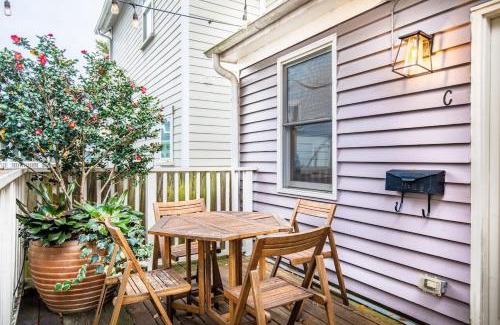 Westside Apartment | Spacious and Quiet One Block off King Street