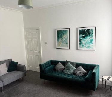 South Shields Apartment | Spacious and stylish Apartment in South Shields, Near the beach, South Tyneside hospital, and Tyne Tunnel, Workers welcome