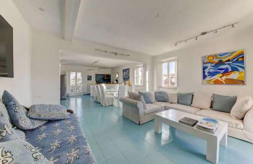 Forte dei Marmi Apartment | Spacious Apartment in Forte dei Marmi - Sea View & Balcony