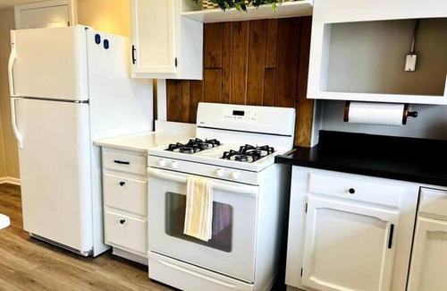 Gary Apartment | Spacious Apartment Near 80/94 Close to Whiting