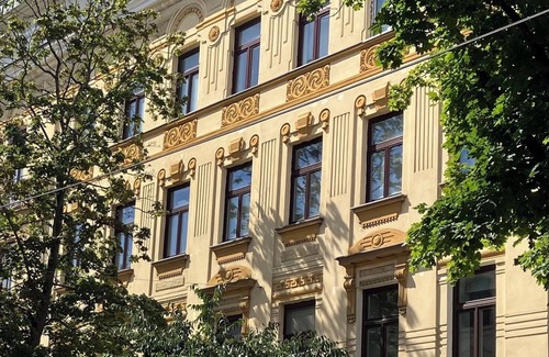 Rudolfsheim-Funfhaus Apartment | Spacious Art Nouveau apartment with subway nearby in Schönbrunn area