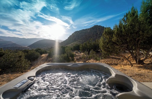 Tehachapi Apartment | Spacious Artist Loft in Tehachapi