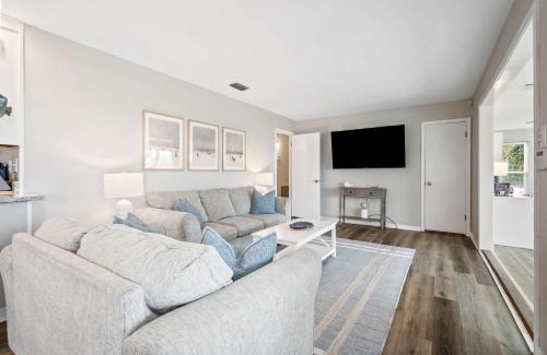 Dauphin Island House | Spacious Audubon Home in Colony Cove w Water Views