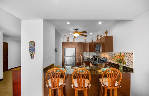 Barrio Los Villalobos Apartment | Spacious beachfront view patio, 1380 sqm condo, Aircon, 24hr security, new decor