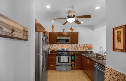 Barrio Los Villalobos Apartment | Spacious beachfront view patio, 1380 sqm condo, Aircon, 24hr security, new decor