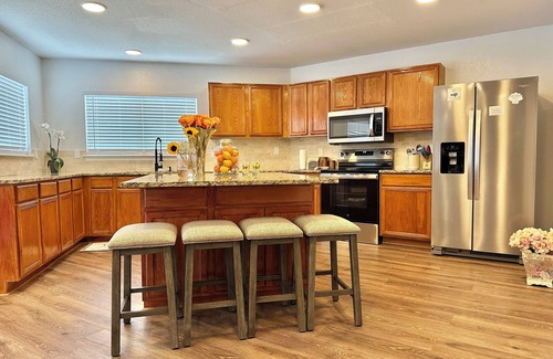 South Arlington House | Spacious Beautiful Corner Lot Home