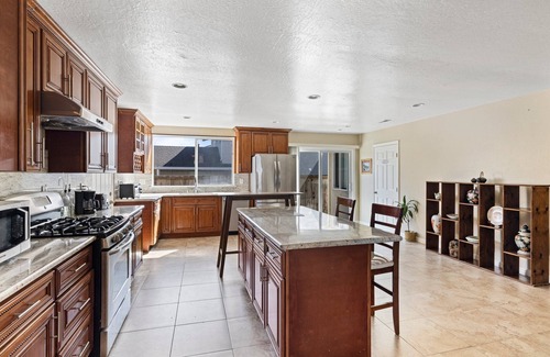 Foster City House | Spacious Bright 4 BR Oasis in Foster City