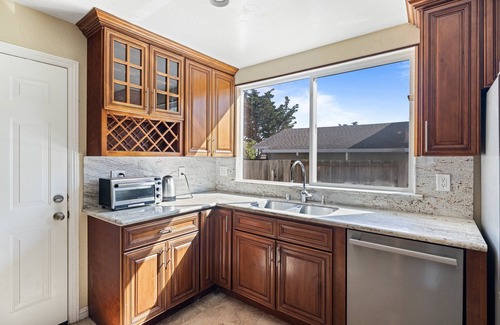 Foster City House | Spacious Bright 4 BR Oasis in Foster City