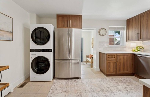 Ardmore House | Spacious, bright, renovated and on the Main Line!