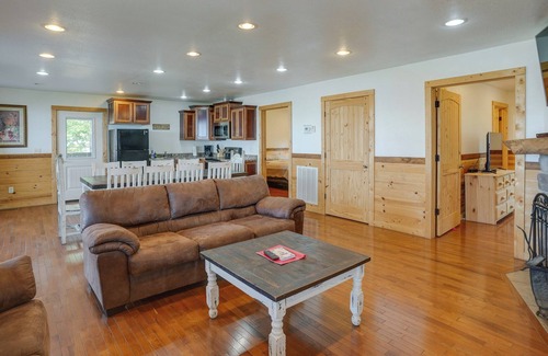 Bryant Cabin | Spacious Bryant Cabin: Private Hot Tub & Views