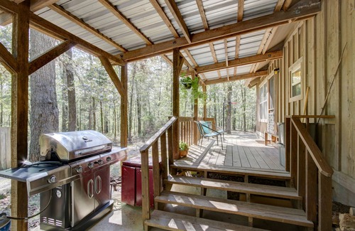 Pearcy Cabin | Spacious Cabin on 18 beautiful acres 20min from downtown. Spa services available