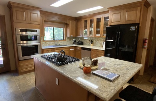 Altaville Cabin | Spacious cabin with AC, private lake, hot tub, movie room