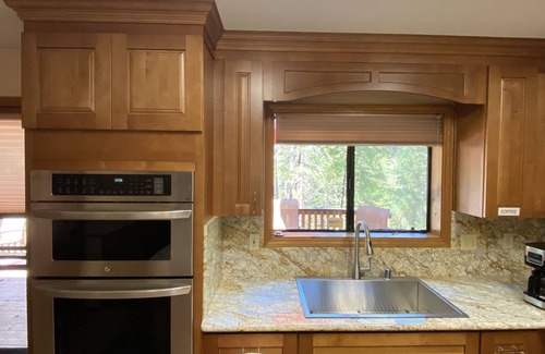 Altaville Cabin | Spacious cabin with AC, private lake, hot tub, movie room