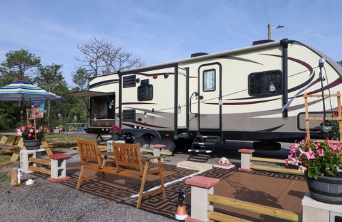 Theodore RV Rental | Spacious camper in a vacation destination! Only 10 mins to Dauphin Island Beach!