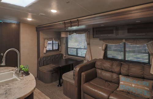Theodore RV Rental | Spacious camper in a vacation destination! Only 10 mins to Dauphin Island Beach!