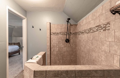 Kewaunee House | Spacious Cape Cod Home near Door County, Green Bay and Lambeau Field