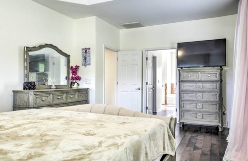 Morrisville House | Spacious Cary Retreat w/ Patio & Pool Access!