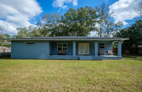 Gainesville House | Spacious charming Renovated Home near UF and SF