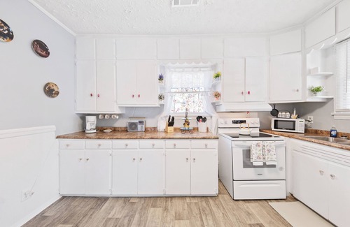 Macon House | Spacious & Clean 7 min. to DWTWN