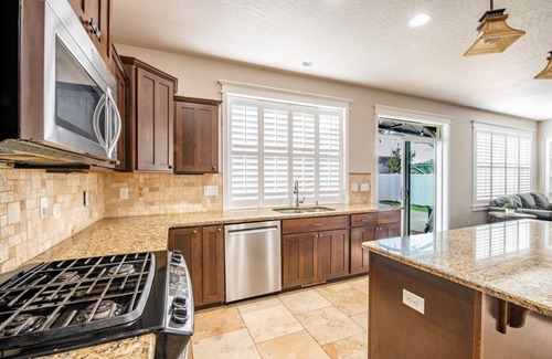 Post Falls House | Spacious Clean Open Beautiful Executive Home w/Tesla Charger