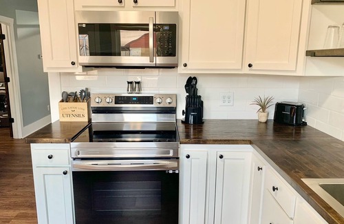 Kokomo House | Spacious, Clean & Sleek 2 bedrooms/2 baths house