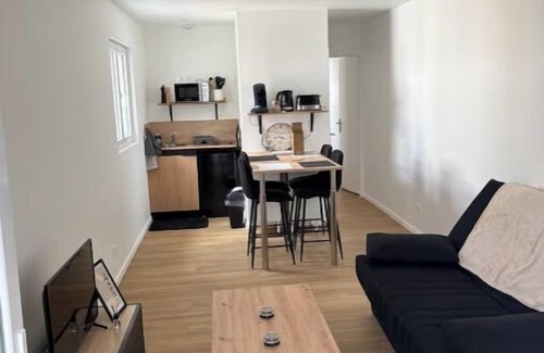 Grandvilliers Apartment | Spacious, comfortable, refurbished studio apartment