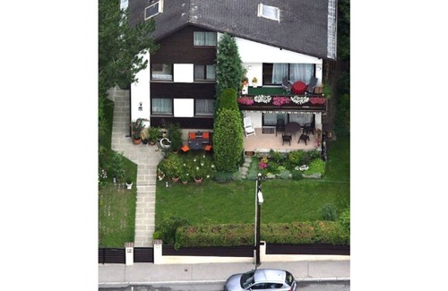 Penzing Apartment | Spacious,comfortable apartment,150m2, first floor,quiet,garden-side with terrace