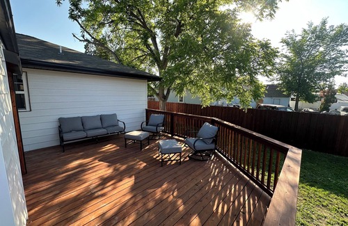 Sidney House | Spacious comfortable weekend stay close to the outdoors.