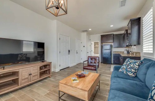 Reno House | Spacious & Comfy ~ 5★ Location ~ ♛Royal Beds ~ 4BR