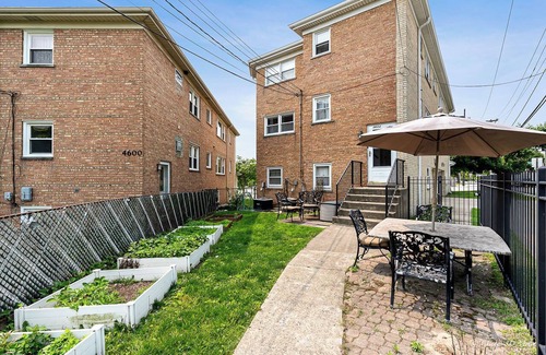 Skokie Apartment | Spacious completely renovated 4BR APT that feels like a HOME in Skokie near mall