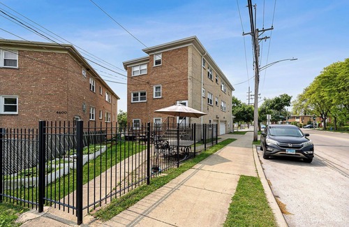 Skokie Apartment | Spacious completely renovated 4BR APT that feels like a HOME in Skokie near mall