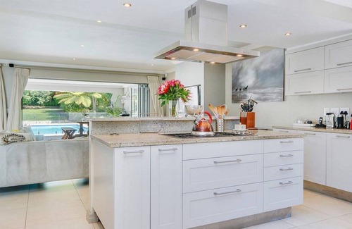 Constantia House | Spacious Constantia family home