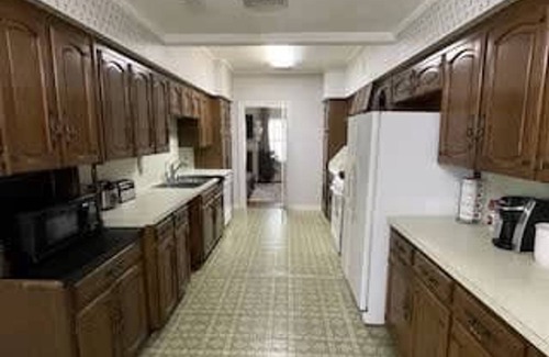 Downtown House | Spacious Corporate Lodging in Downtown Lafayette