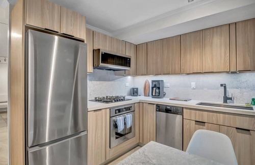 Honolulu Hotel | Spacious Design Studio 3 mins from the beach