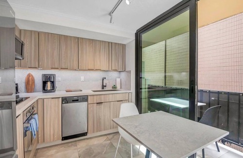 Honolulu Hotel | Spacious Design Studio 3 mins from the beach