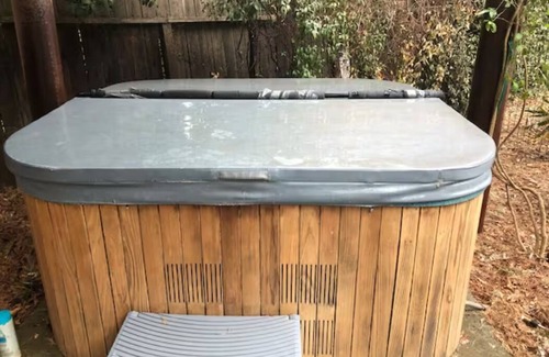 West Davis Manor House | Spacious Designer House with a Garden Yard