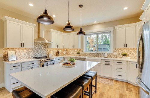 Tamarack Resort House | Spacious Donnelly Family Home w/Private Hot Tub!