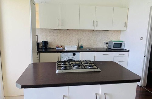Paisley Apartment | Spacious, Duplex 4 Bed Apartment, Paisley - Near GLA Airport