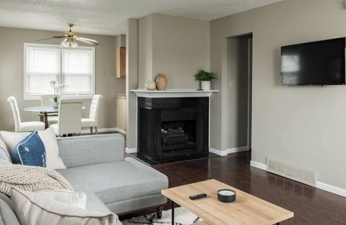 Clive House | Spacious Duplex in West Des Moines